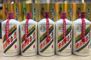 博雅收藏專業高價回收2022 年貴州茅臺酒・荷璽，專業師傅免費鑑定評估，支持上門交易，交易安心保密。不論原箱藏品或是完整禮盒裝2022 年貴州茅臺酒・荷璽，本店均高價收購。同時收納各式名莊紅酒，長期經營各類名酒回收業務，報價實在結算快捷，誠信經營深得客戶信賴，歡迎藏家前來諮詢。