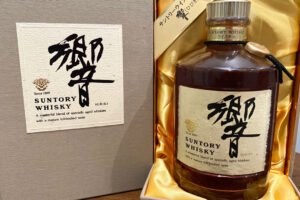 90 年代初發行版本 Hibiki 響金花標是日本威士忌黃金年代的珍品，不少港人珍藏數十載，卻擔心亂報價、誤判真假，想找專業店家回收 90 年代初發行版本 Hibiki 響金花標。博雅收藏深耕本地市場，鑑定公正、流程公開，讓藏家的老酒變現省心又放心。