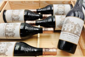 超人洋行全港專業回收2016 年侯伯王 Haut-Brion 紅酒，同步收購威士忌、香檳等全品類酒水。報價緊隨市場行情，到府鑑估簡單高效。家中囤放2016 年侯伯王 Haut-Brion 紅酒與陳年佳釀，隨時預約，驗貨完畢當場結賬。