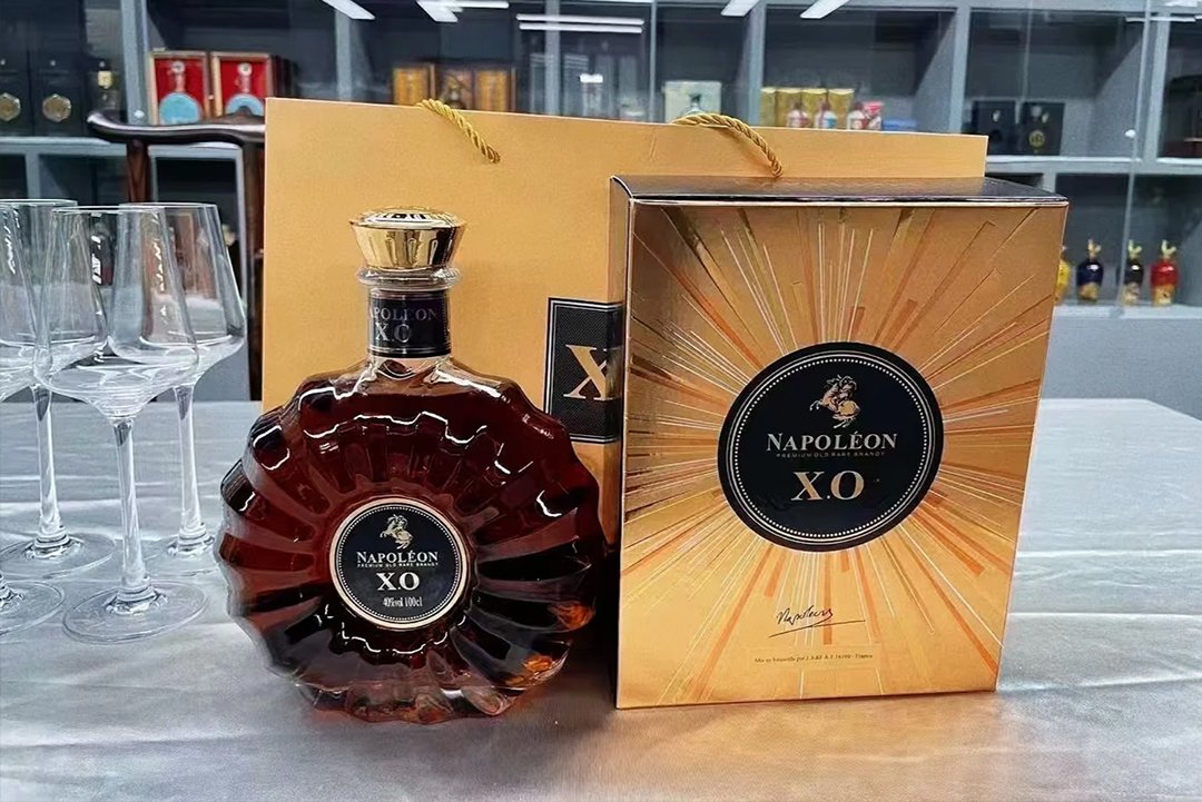 八十年代香港商貿盛況下，拿破崙 Courvoisier XO 白蘭地是宴會常客，見證許多港人的事業高峰。如今不少人想找可靠渠道回收拿破崙 Courvoisier XO，博雅收藏紮根本地，懂舊版洋酒、鑑定透明，讓藏家的老牌珍藏得到專業對待
