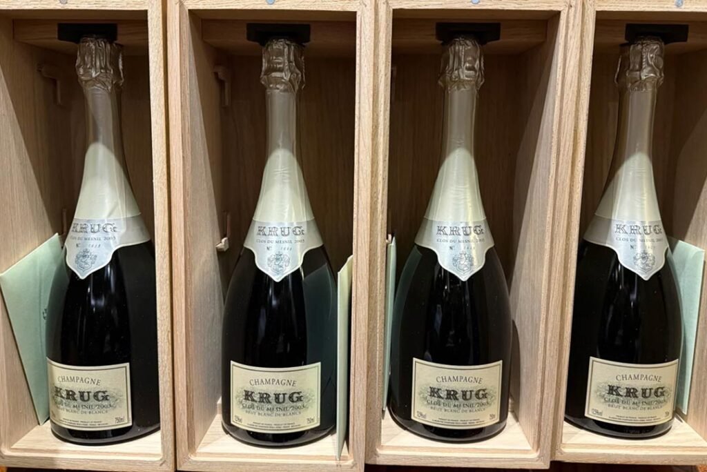 2004 年庫克 Clos du Mesnil 係香檳區經典年份佳作，單一園白中白產量稀少，備受香港資深藏家追捧。不少人因退休、結業清理珍藏香檳，急需正規渠道出手 2004 年庫克 Krug Clos du Mesnil 香檳。博雅收藏專攻頂級香檳回收鑑定，熟知版本差異，免費線上初鑑、全港可上門，交易低調有保障。