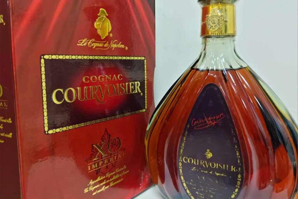博雅收藏高價收購拿破崙 Courvoisier XO Imperial 舊版紅盒干邑，專業鑑師檢查酒液液位、瓶身與原版紅盒完整狀態，免費上門鑑定估價，確認無誤即時現金結算。本店常年收購拿破崙 Courvoisier XO Imperial 舊版紅盒珍藏酒款，同步回收珍稀香檳與各式收藏威士忌。交易保密，出價貼近市場，歡迎藏家洽詢。