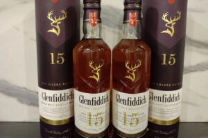 博雅收藏誠意收購格蘭菲迪 Glenfiddich 15 年索萊拉威士忌，資深鑑定人員檢驗酒體液位、瓶身品相與外包裝完好度，提供免費上門估價服務，驗貨無誤便可當場現金交割。本店持續收購格蘭菲迪 15 年索萊拉單一麥芽威士忌，同時收購珍稀香檳與全系列進口威士忌。交易全程保密，報價公道合理，持有閒置酒品歡迎藏家前來諮詢。