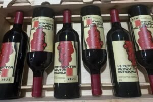 博雅收藏高價收購 2023 木桐 Mouton 紅酒，提供免費線上圖片評估與專業鑑定，支援全港上門驗貨服務。博雅收藏高價收購 2023 木桐 Mouton 紅酒，同步回收各款名莊紅酒、香檳、威士忌。依市場行情客觀報價，交易保密無隱藏費用，單瓶零散與大批量藏品皆可免費諮詢。