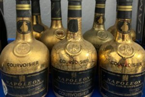 博雅收藏高價收購 80 年代拿破崙金樽 Courvoisier 干邑，提供免費線上初檢與專業鑑估，可安排全港上門驗貨。博雅收藏高價收購 80 年代拿破崙金樽 Courvoisier 干邑，同時承接各類舊干邑、紅酒與威士忌藏品。全程保密交易，報價客觀公正，沒有任何隱藏收費，單瓶或批量藏品都歡迎諮詢估價。