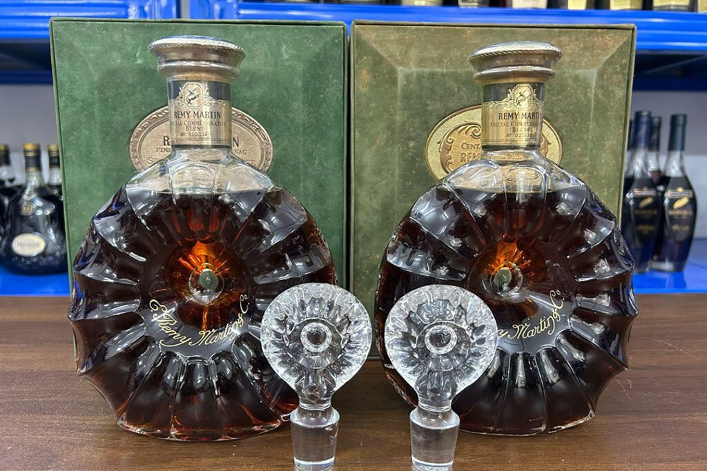 博雅收藏高價收購人頭馬 Rémy Martin 世紀水晶，提供免費線上相片鑑估，可預約香港全區上門驗貨，專業團隊辨識版本真偽與藏品品相。博雅收藏收購人頭馬 Rémy Martin 世紀水晶，同時回收各類限量乾邑、日本威士忌、名莊紅酒香檳，報價公道，交易全程保密無任何隱藏費用。