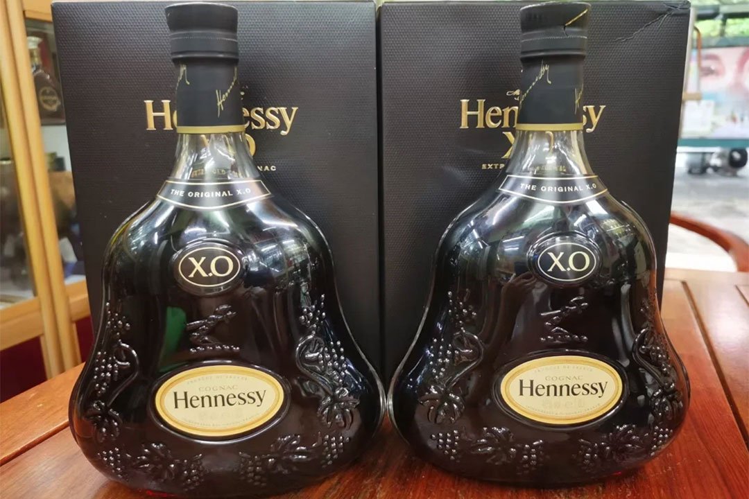 博雅收藏專業洽購軒尼詩 Hennessy XO 老版黑標干邑白蘭地，線上傳圖即可初步估價，亦提供香港地區到府驗藏服務。博雅收藏專業洽購軒尼詩 Hennessy XO 老版黑標干邑，各類頂級紅酒、香檳、威士忌均可評估。結合藏品品相與市場走勢給予合理報價，交易全程保密，無任何隱藏收費，單瓶或批量藏品都歡迎諮詢。
