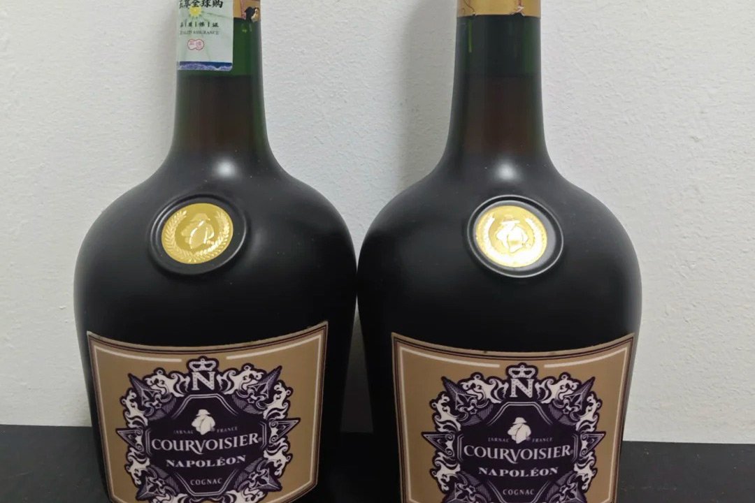 博雅收藏高價收購拿破崙 Courvoisier 摯選干邑，提供免費線上圖片評估與專業鑑定，支援全港上門驗貨服務。博雅收藏高價收購拿破崙 Courvoisier 摯選干邑，同步回收各類名莊紅酒、香檳、陳年威士忌。依市場行情精準報價，交易保密無隱藏費用，單瓶零散與大批量藏品皆可免費諮詢。