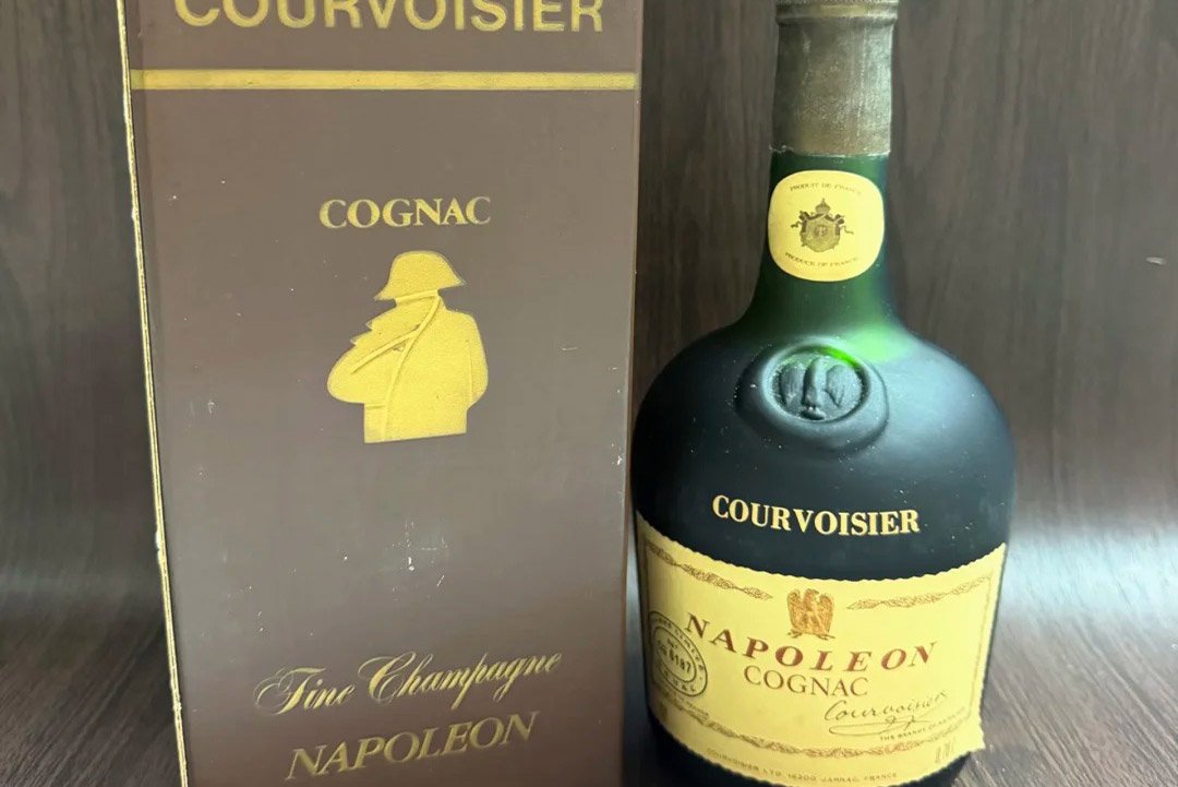 博雅收藏高價收購舊版拿破崙 Fine-Champagne 干邑，擅長鑑辨老干邑版本，線上傳圖即可免費估價。博雅收藏高價收購舊版拿破崙 Fine-Champagne 干邑，同步回收紅酒、香檳、威士忌。全港上門驗貨，報價透明、保障客戶私隱，單瓶藏品或整批酒藏都歡迎諮詢。