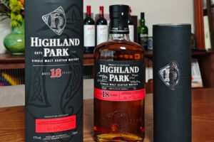 博雅收藏專業回收高原骑士 Highland Park 18 年威士忌，線上免費圖片估價，可預約全港上門鑑驗。博雅收藏專業回收高原骑士 Highland Park 18 年威士忌，同步承接日本威士忌、紅酒、香檳、干邑等名酒。行情透明、保密交易，沒有額外手續費，無論單瓶珍藏或是批量存酒都歡迎查詢。